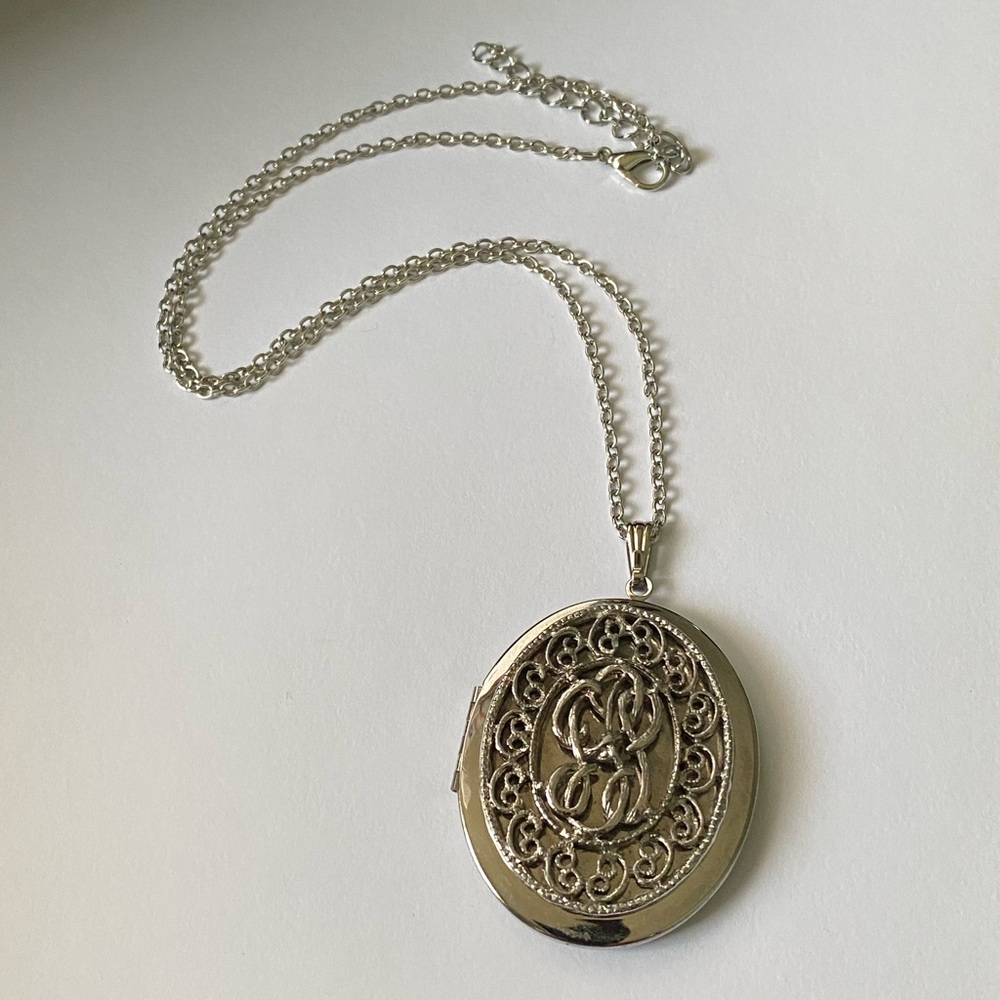 Vintage Silver Tone Locket Necklace